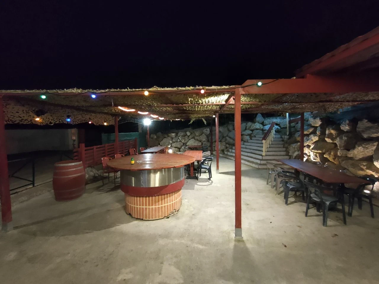 vue de la terrasse de nuit coté bar